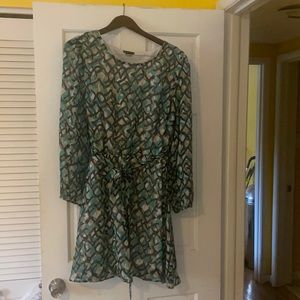 Green shirt size 2x can be worn with leggings